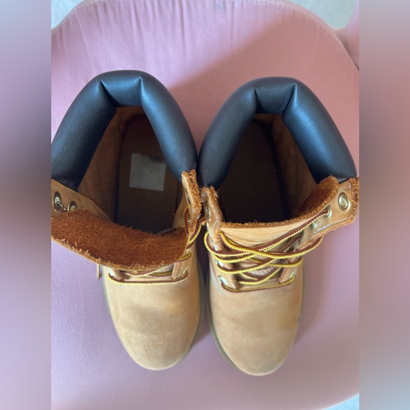 Wheat Timberland Size 6 - Picture 3 of 3
